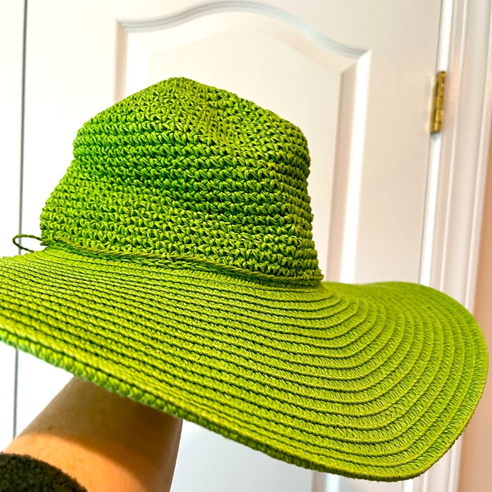 Cute straw green hat , from Capelli